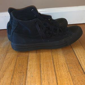 Black High top converse women’s size 8